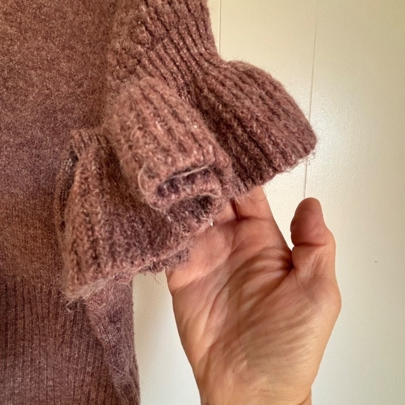 Torrid short sleeve ruffle sleeve knit v-neck sweater dusty rose size 00 - Picture 8 of 14